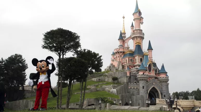Disneyland'da çalışmak ister misiniz? Disneyland Paris 8.500 kişiyi işe alacak